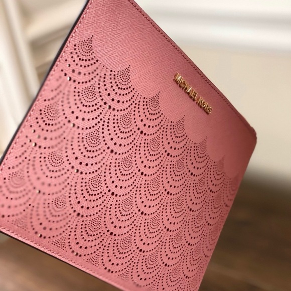 NWOT- Michael Kors Dusty Rose XL Wristlet Clutch